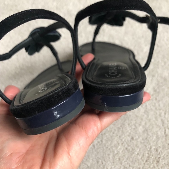 C H A N E L Camellia suede thong sandals, black and navy & dust bags. - Picture 5 of 12